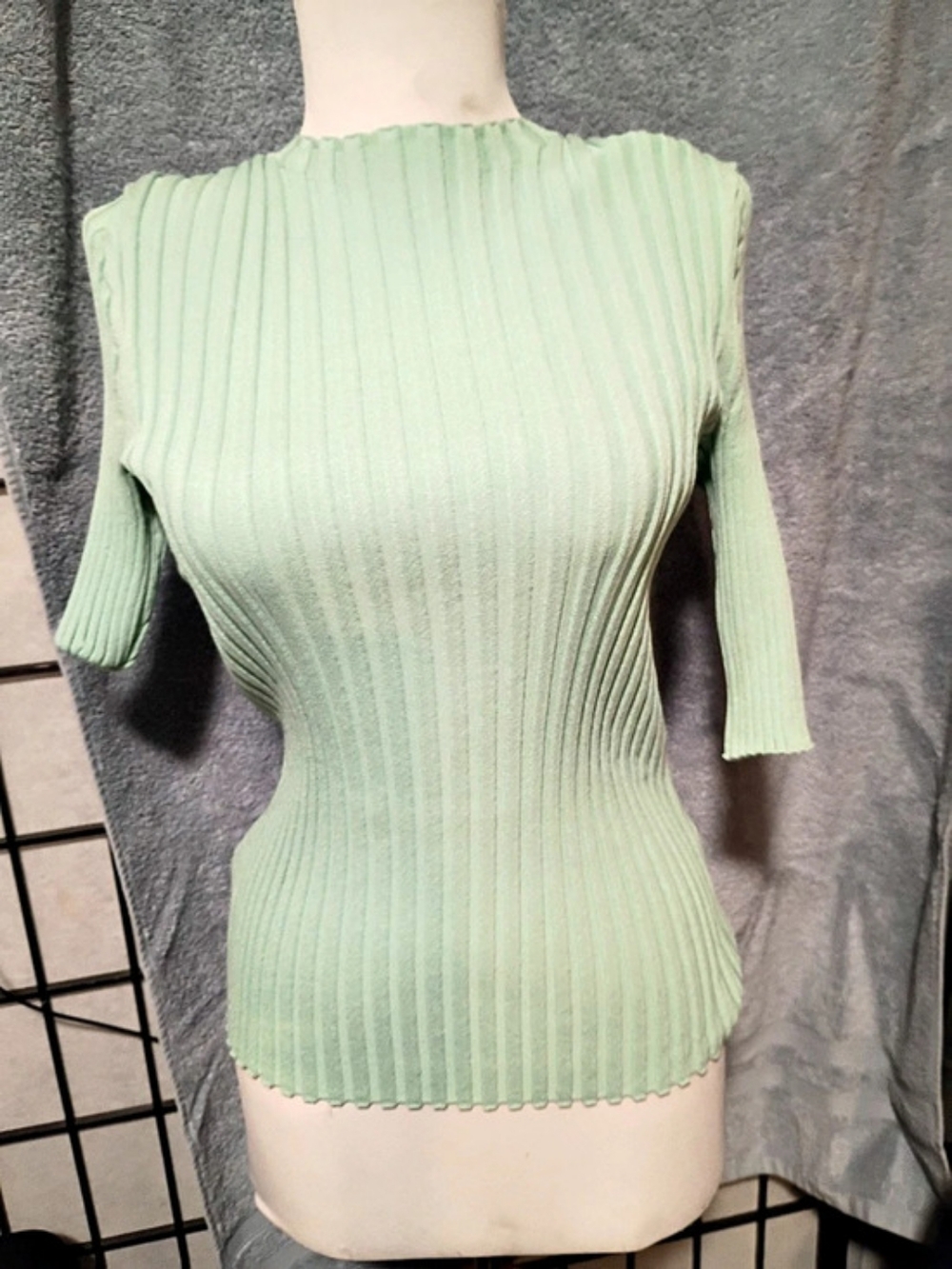Vince. Ribbed Top in Mint Green Size Medium Like New